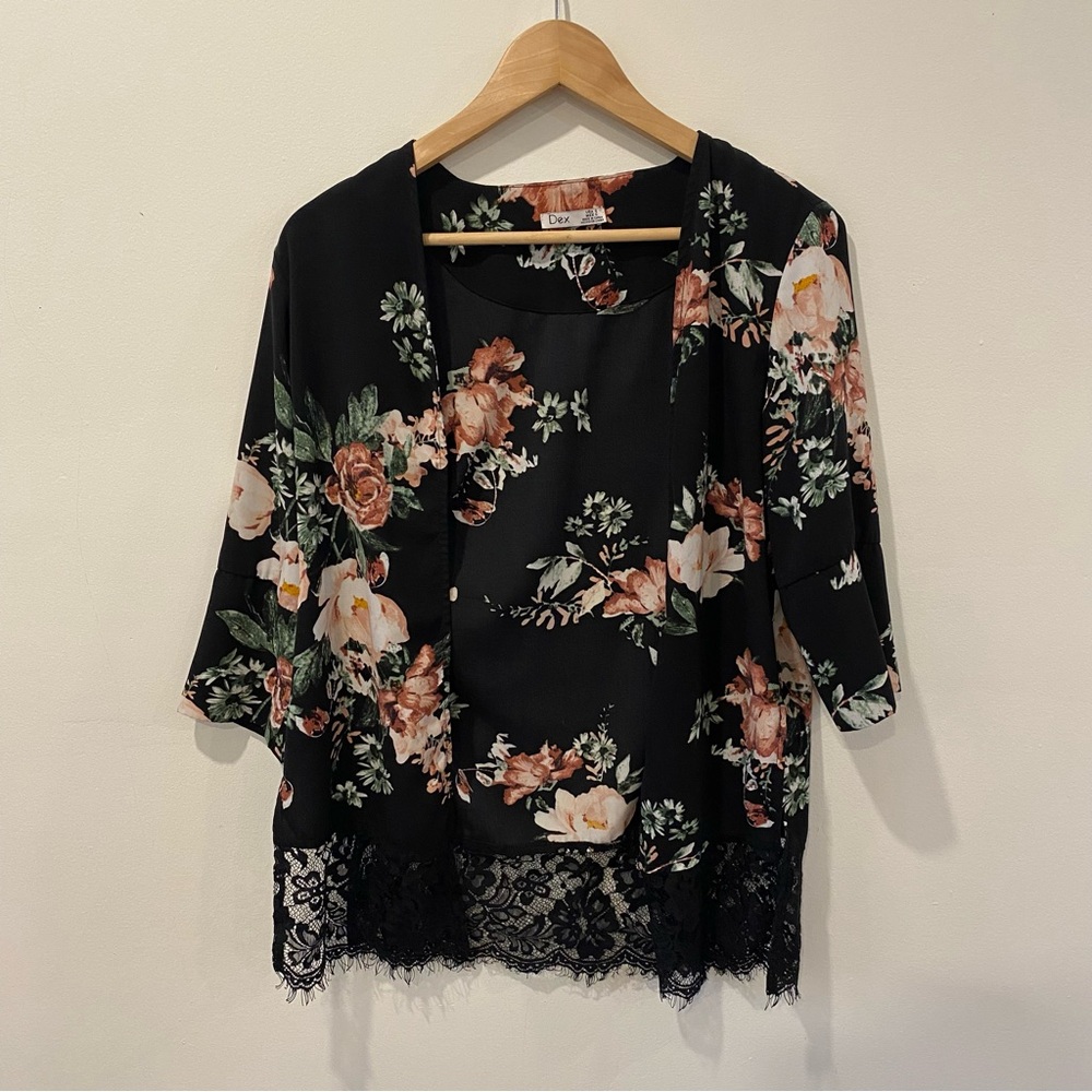 Dex floral kimono cardigan size small lace trim